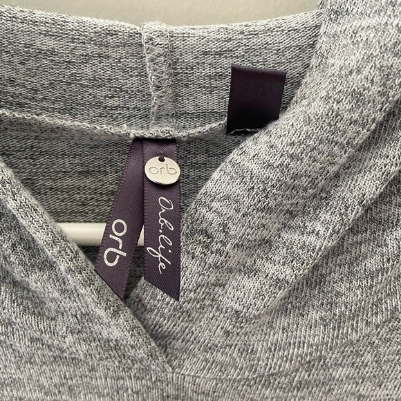 Orb Heather Grey Lightweight Knit Hooded Short Sleeve Top - Picture 2 of 4